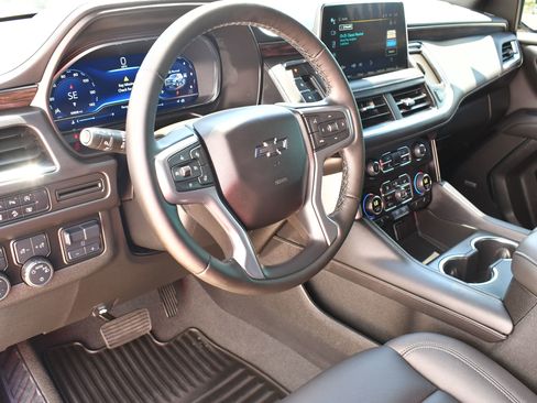 Used 2024 Chevrolet Tahoe Z71 w/ Z71 Off-Road Package AWD/4WD image 16