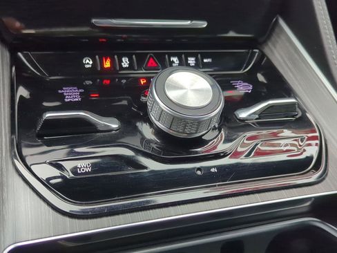 Used 2023 Jeep Wagoneer L Series III w/ Premium Group I image 27