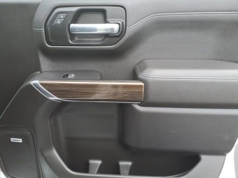 Used 2022 Chevrolet Silverado 1500 LT Trail Boss w/ Convenience Package II image 10