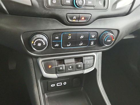 Used 2024 GMC Terrain SLE image 26