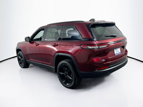 Used 2023 Jeep Grand Cherokee Altitude AWD/4WD image 7