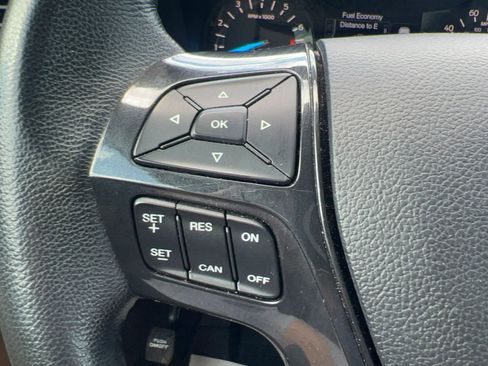 Used 2017 Ford Explorer XLT FWD image 11