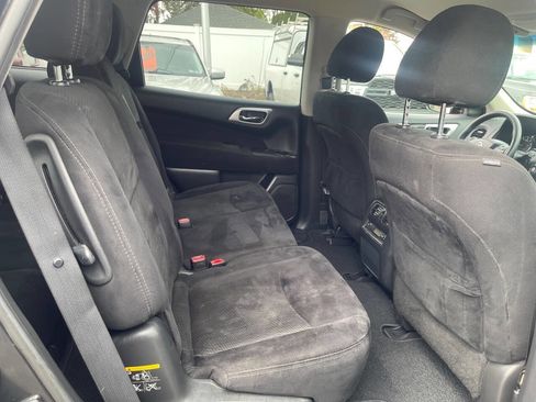 Used 2015 Nissan Pathfinder S image 22