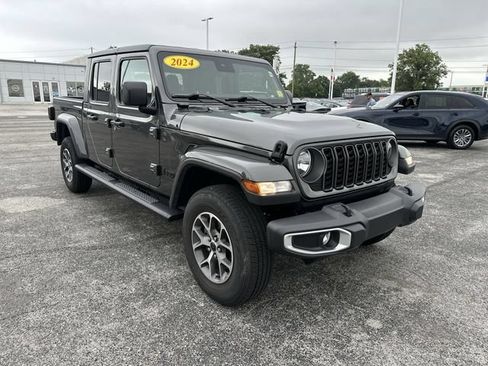 Used 2024 Jeep Gladiator Sport AWD/4WD image 11
