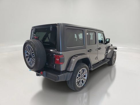 Used 2023 Jeep Wrangler Unlimited Sahara w/ Cold Weather Group AWD/4WD image 5