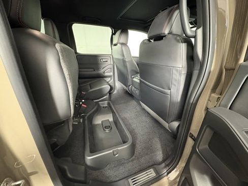 Used 2023 Nissan Frontier PRO-4X w/ Pro-4X Premium Package image 11