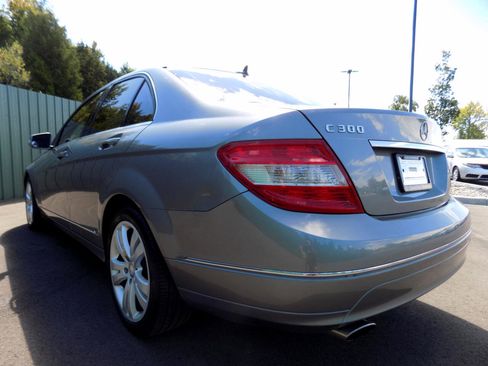 Used 2011 Mercedes-Benz C 300 Luxury image 4