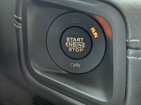 Used 2025 Jeep Wrangler Unlimited Sahara AWD/4WD image 18
