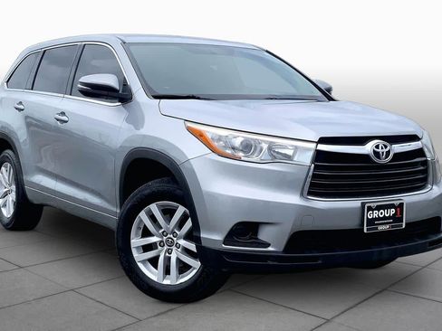 Used 2016 Toyota Highlander LE FWD image 3