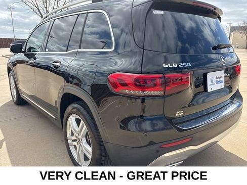 Used 2023 Mercedes-Benz GLB 250 4MATIC w/ Premium Package image 4