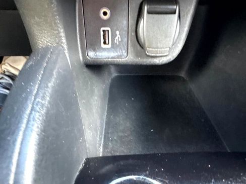 Used 2021 Nissan Versa SV image 28