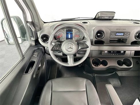 Used 2025 Mercedes-Benz Sprinter 2500 image 12