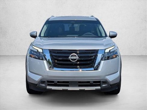 Used 2025 Nissan Pathfinder SL w/ SL Premium Package FWD image 2
