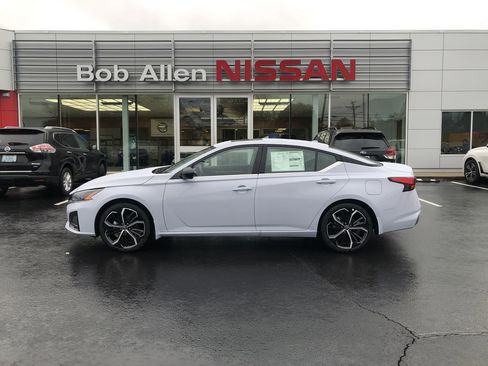 New 2025 Nissan Altima 2.5 SR w/ SR Premium Package image 11