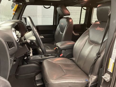 Used 2016 Jeep Wrangler Unlimited Rubicon w/ Max Tow Package AWD/4WD image 18