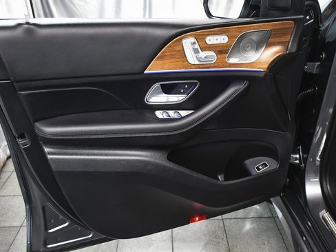 Used 2025 Mercedes-Benz GLS 450 GLS 450 image 9