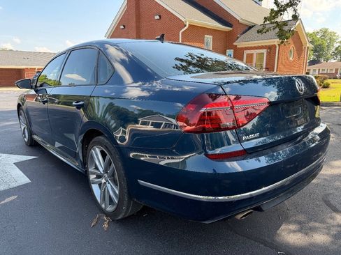 Used 2018 Volkswagen Passat 2.0T R-Line w/ R-Line Lighting Package FWD image 5