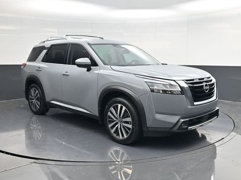 Used 2022 Nissan Pathfinder Platinum w/ Cargo Package image 1