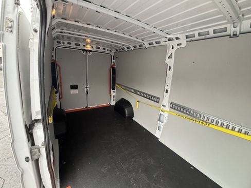 Used 2025 RAM ProMaster 2500 w/ Storage Group image 8