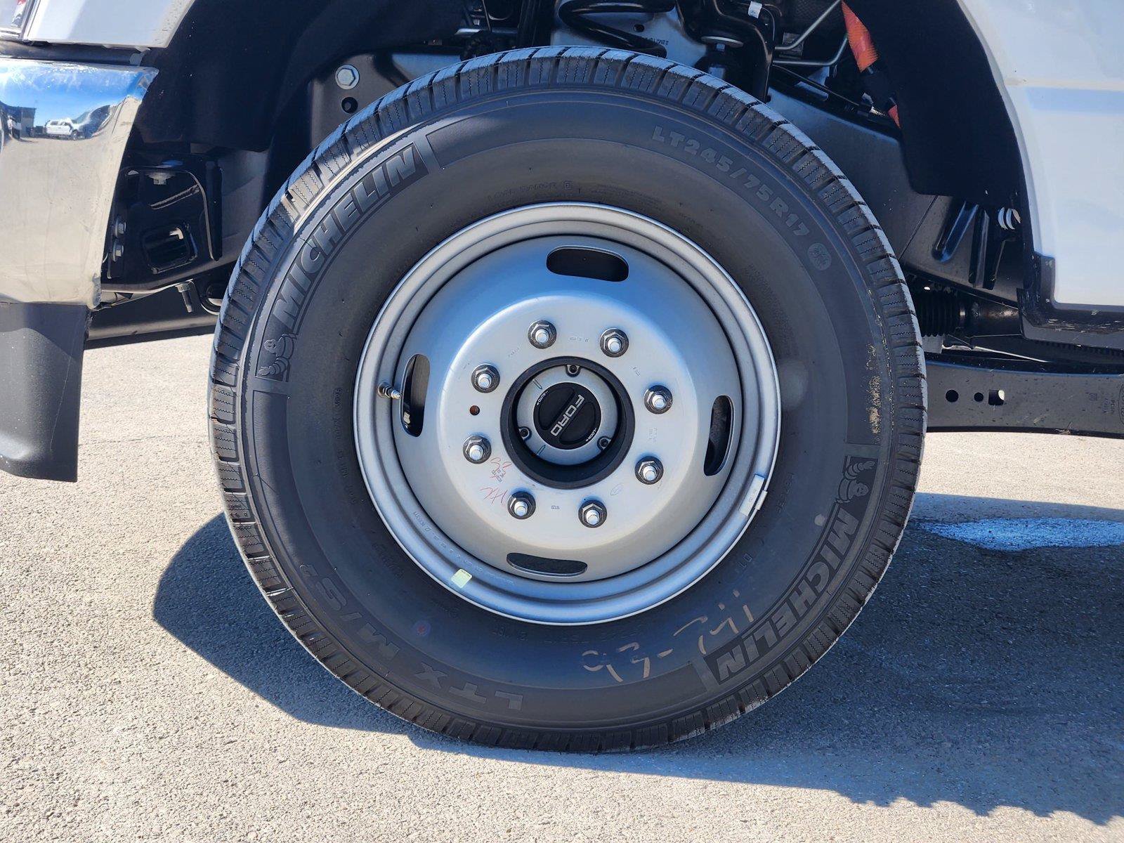 New 2027 Ford F350 XL w/ XL Chrome Package AWD/4WD image 7