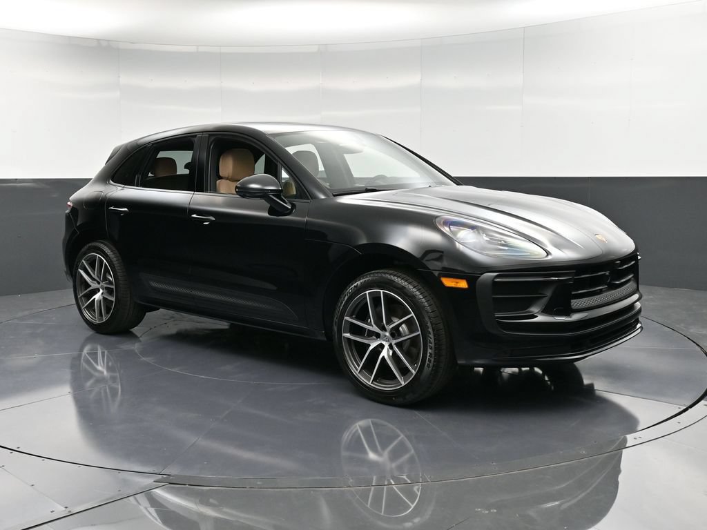 Certified 2026 Porsche Macan AWD/4WD image 10
