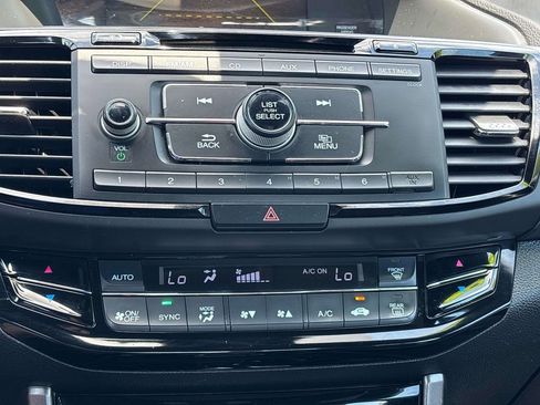 Used 2017 Honda Accord Sport image 25