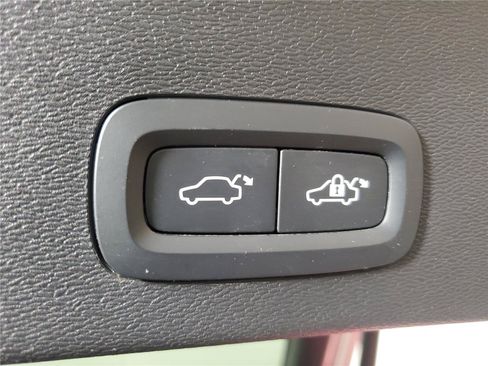 Certified 2024 Volvo C40 P8 Recharge Ultimate w/ Protection Package Premier RWD image 10