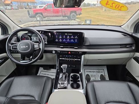 Used 2024 Kia Carnival EX image 3