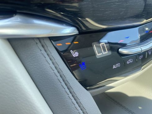 Used 2023 Cadillac XT6 Premium Luxury w/ Technology Package AWD/4WD image 22
