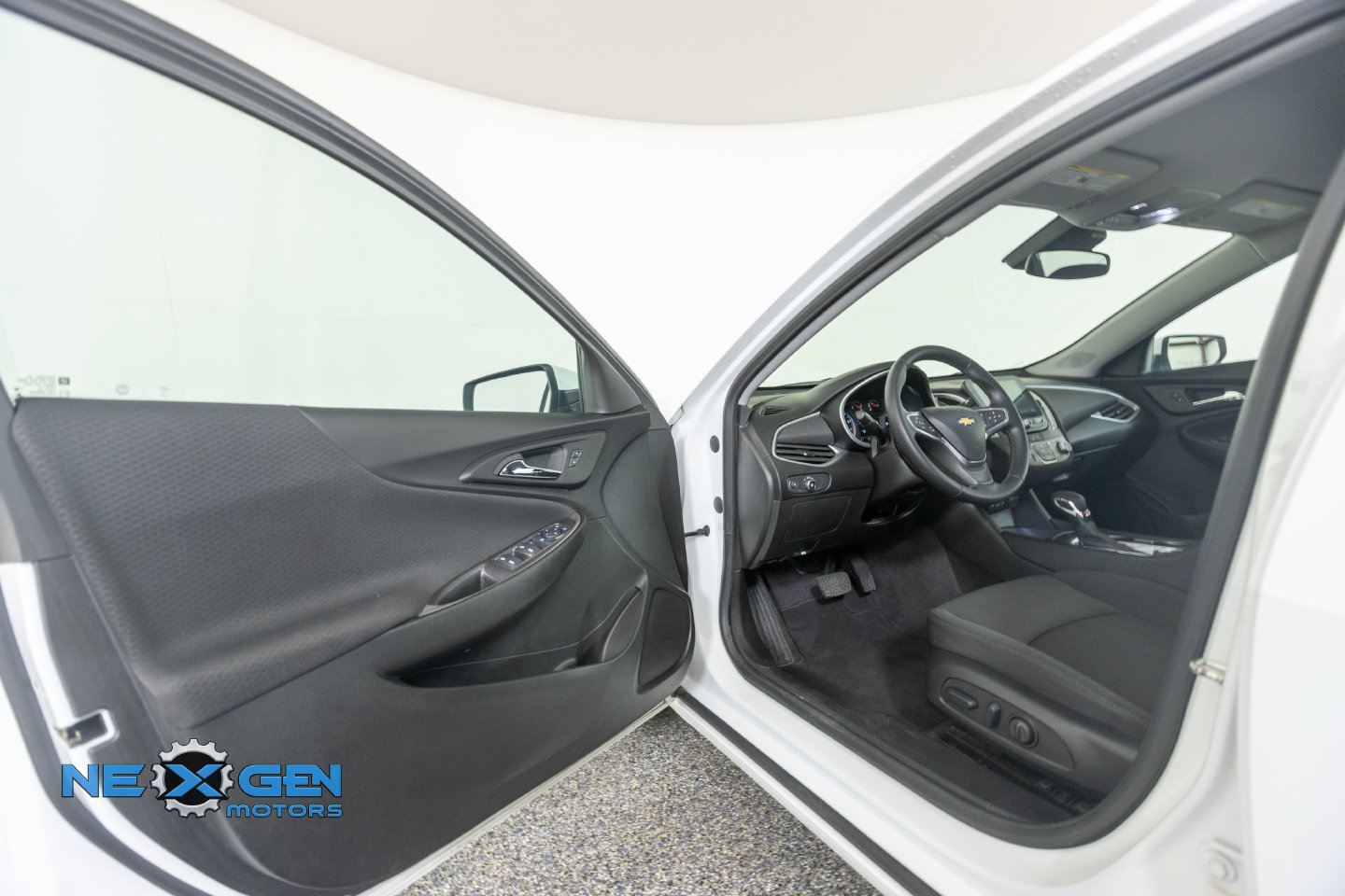 Used 2023 Chevrolet Malibu RS FWD image 12