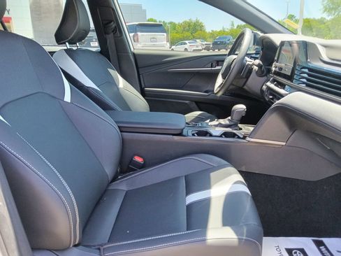 Used 2025 Toyota Camry SE FWD image 30
