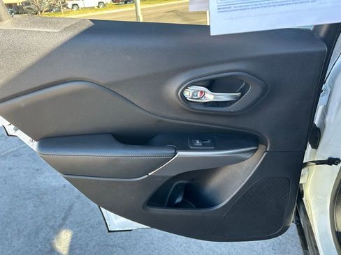 Used 2019 Jeep Cherokee Latitude w/ Popular Appearance Group image 26