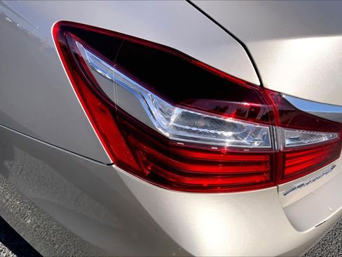 Used 2016 Honda Accord EX-L image 29
