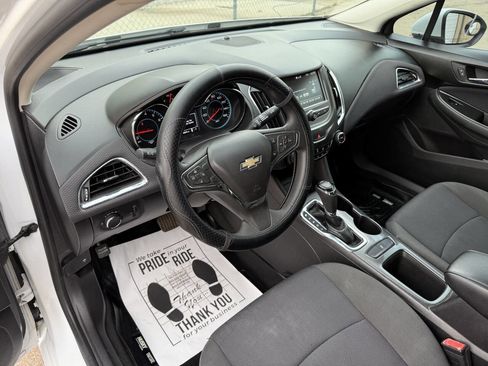 Used 2017 Chevrolet Cruze LT image 17