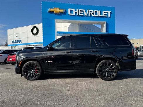 Used 2025 Cadillac Escalade V image 6