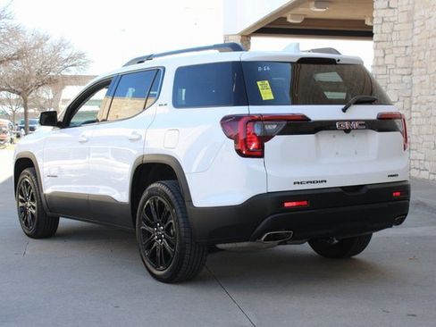 Used 2023 GMC Acadia SLE w/ Driver Convenience Package image 3