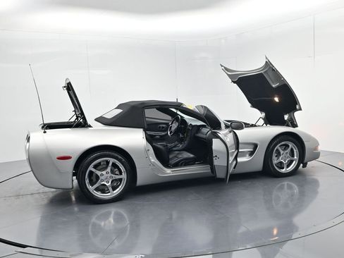 Used 2004 Chevrolet Corvette Convertible w/ Preferred Equipment Group RWD image 58