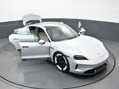 Used 2025 Porsche Taycan GTS image 34