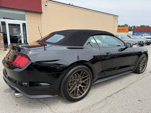 Used 2018 Ford Mustang Premium RWD image 4
