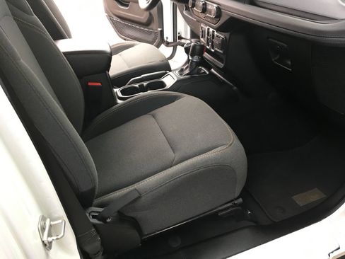 Used 2024 Jeep Wrangler Unlimited Sahara AWD/4WD image 31