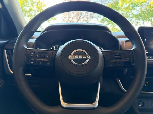 Used 2024 Nissan Rogue S AWD/4WD image 23