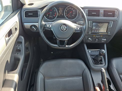 Used 2017 Volkswagen Jetta SE image 11