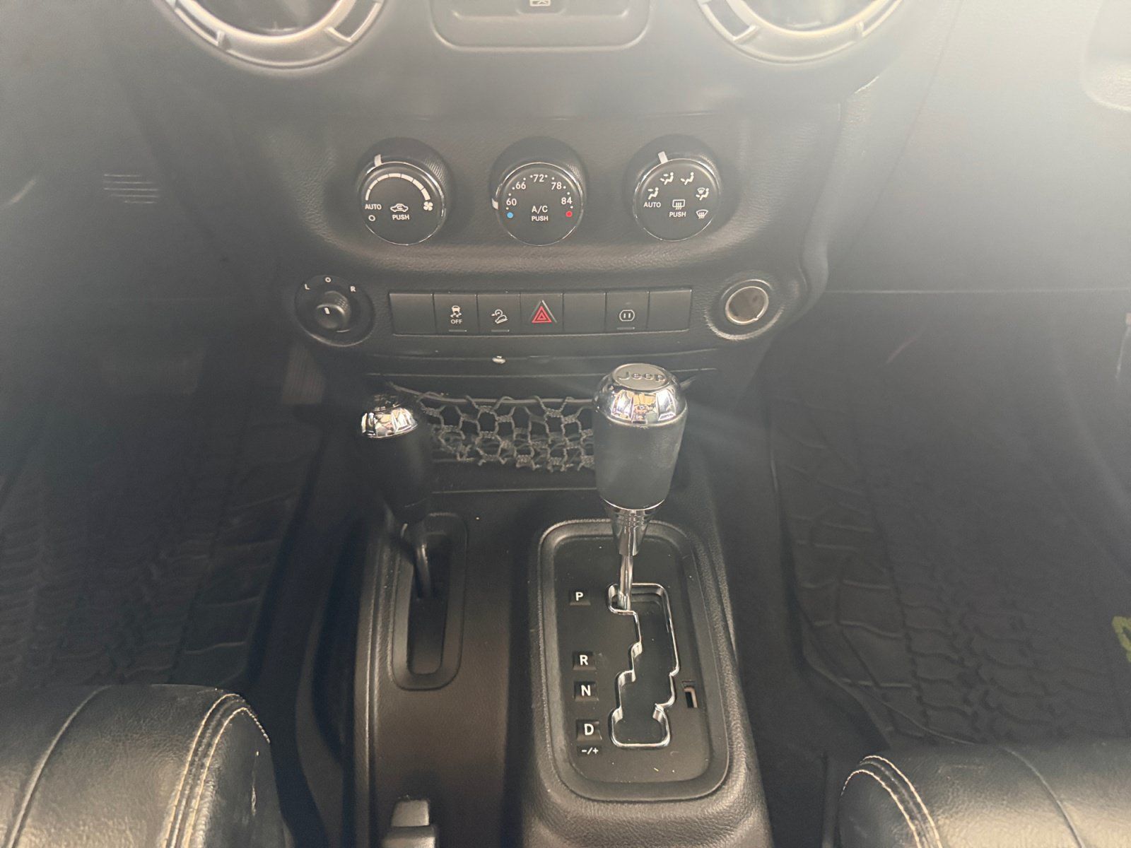 Used 2012 Jeep Wrangler Unlimited Rubicon AWD/4WD image 12