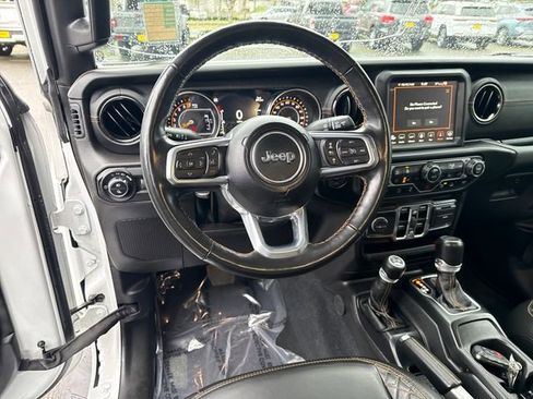 Used 2022 Jeep Gladiator Overland image 17