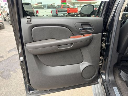 Used 2012 Chevrolet Avalanche LTZ image 13