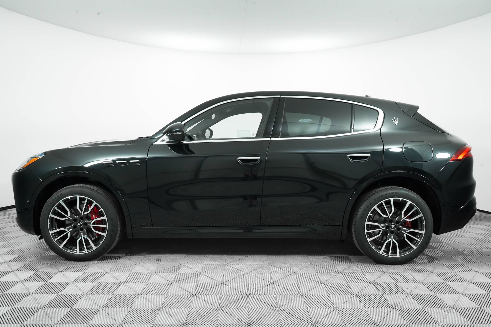 Used 2025 Maserati Grecale GT AWD/4WD image 4