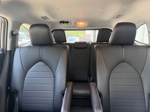 Used 2021 Toyota Highlander XLE FWD image 13