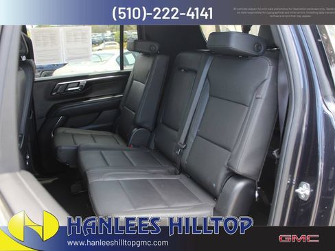 Used 2025 Chevrolet Suburban LT RWD image 17