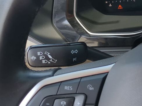 Used 2021 Volkswagen Tiguan SE w/ Panoramic Sunroof Package FWD image 25
