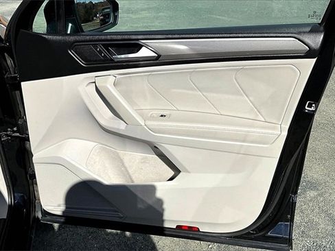 Used 2023 Volkswagen Tiguan SE R-Line image 21